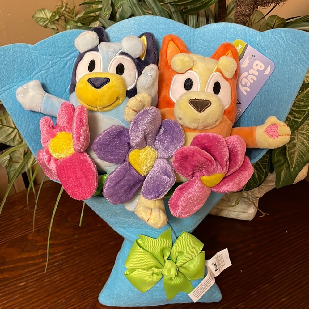 NEW Bluey Plush Bouquet 2024 Bingo and Bluey Valentine's Floral Flowers Stuffed